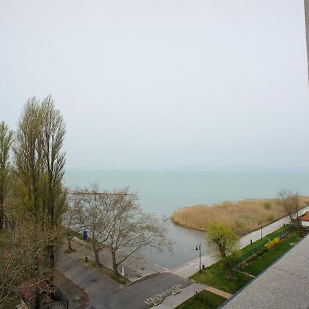 Siofok Club 218 Wellness Apartman Apartment Room photo